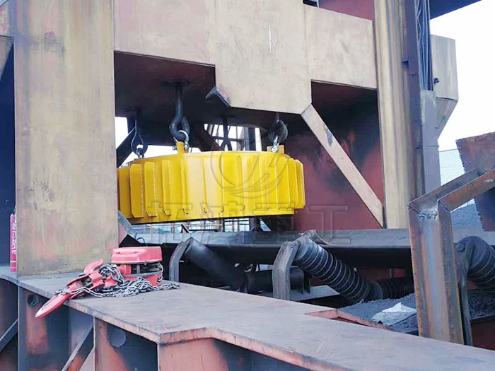 電磁圓盤除鐵器，電磁懸掛除鐵器，電磁除鐵器使用現(xiàn)場(chǎng)