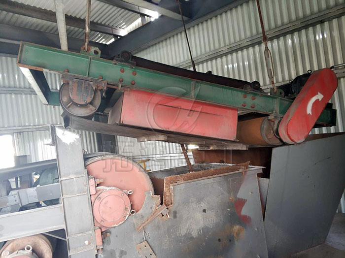 鎧裝永磁自卸除鐵器，鎧甲式永磁自卸除鐵器，永磁除鐵器，帶式除鐵器使用現(xiàn)場(chǎng)