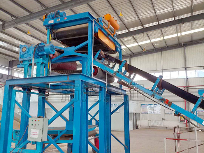 電磁油冷自卸除鐵器，油冷除鐵器，電磁除鐵器，電磁懸掛除鐵器使用現(xiàn)場(chǎng)